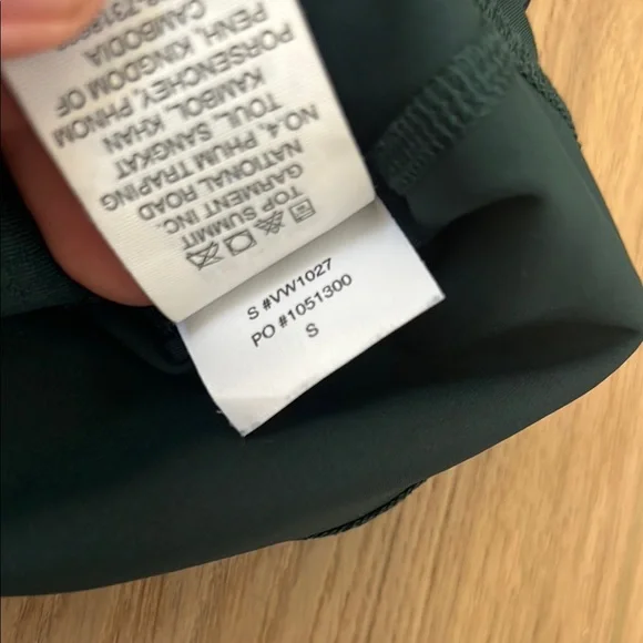 Vuori Daily Crop - Picture 4 of 6